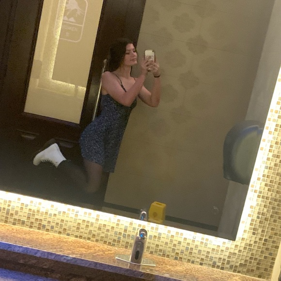 Meet your Posher, Addison - Picture 1 of 1